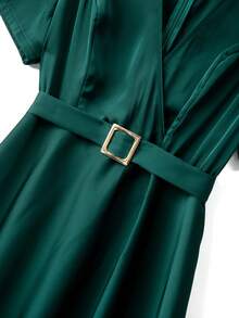 GlowEve CURVE Đầm maxi cỡ lớn dành cho nữ, cổ chữ V, tay ngắn xòe, viền bèo nhún ở eo, trang trí khóa kim loại, thanh lịch, thích hợp cho tiệc tùng, Ngày Valentine, Giáng sinh, mùa cưới, mùa xuân/hè. Đầm satin sang trọng dành cho nữ, đầm satin thanh lịch, đầm dạ hội chất lượng cao. - màu xanh lá - Xem 6