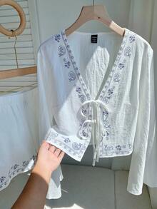 GalTyme Große Größen Set aus Grafik-Muster Tiefer V-Ausschnitt Twist Vorne Langarm Top und Shorts, 2-teilig - Weiss - Übersicht 8