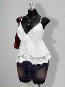 SHEIN ICON 女士加大码复古性感优雅基础休闲都市现代时尚个性化情人节V领拼接蕾丝边白色修身吊带背心 - 白色 - 查看 5