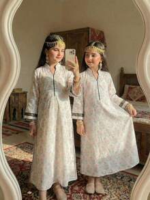 Abito lungo da ragazza pre-adolescente, stile arabo tradizionale, con stampa floreale, scollo a V, dettagli a blocchi di colore, maniche lunghe - Multicolore - Visualizzare 3
