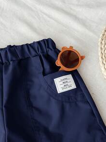 SHEIN Set de 2 piezas de top sin mangas con estampado de rayas y shorts de unicolor, casual y cómodo para niños pequeños - Azul Marino - Ver 5