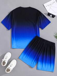 SHEIN Bộ áo thun ngắn tay cổ tròn dáng tối giản in họa tiết ombre xanh đen và quần short cho bé trai tuổi teen, phong cách thường ngày, thoải mái, đa năng, phù hợp cho mặc hàng ngày, đi học, dã ngoại, hoạt động ngoài trời, lễ hội âm nhạc, tiệc tùng, kỳ nghỉ hè ở bãi biển, tận hưởng mùa hè, lễ hội. - Màu xanh lam - Xem 7