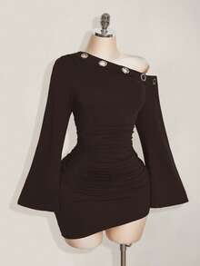 SHEIN ICON 大码女式金属孔眼不对称领修身连衣裙 - 棕色 - 查看 5
