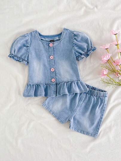 Baby Girls' Denim Outfit - Loose Fit Ruffled Sleeve Denim Top With Pink Button Decor, Paired With Relaxed Fit Elastic Waist Denim Shorts. Made Of Lightweight And Soft Cotton Denim Effect, A Must-Have For Fashionable Girls. Suitable For Spring/Summer Wear, Casual Outings, Photoshoots, Parties. New Arrival For Autumn Season.