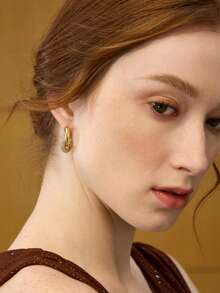 MOTF PREMIUM Bông tai khoen tròn hình chữ U mạ vàng 18K đính đá Zirconia, kiểu dáng thanh lịch. - Vàng - Xem 6