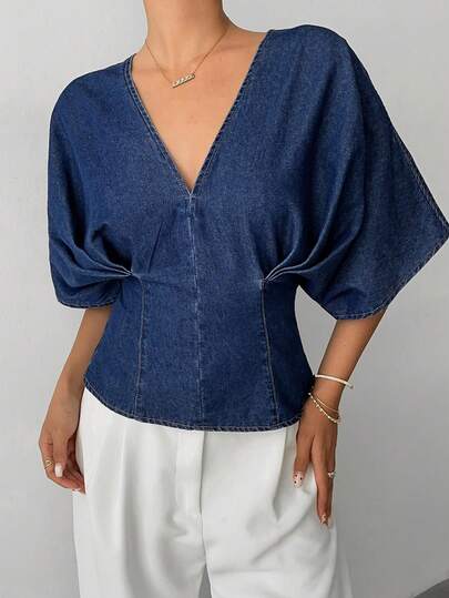 Aloruh Blouse en jean décontractée à manches courtes, col en V plissé, style chauve-souris pour femmes. Idéale pour la Saint-Valentin, avec un col en V profond, une coupe flatteuse pour la taille. Parfaite pour un rendez-vous, le thé de l'après-midi, les vacances d'été, les plages et les stations balnéaires. Style vintage français, parfait pour les sorties, les fêtes, les carnavals et les occasions élégantes.