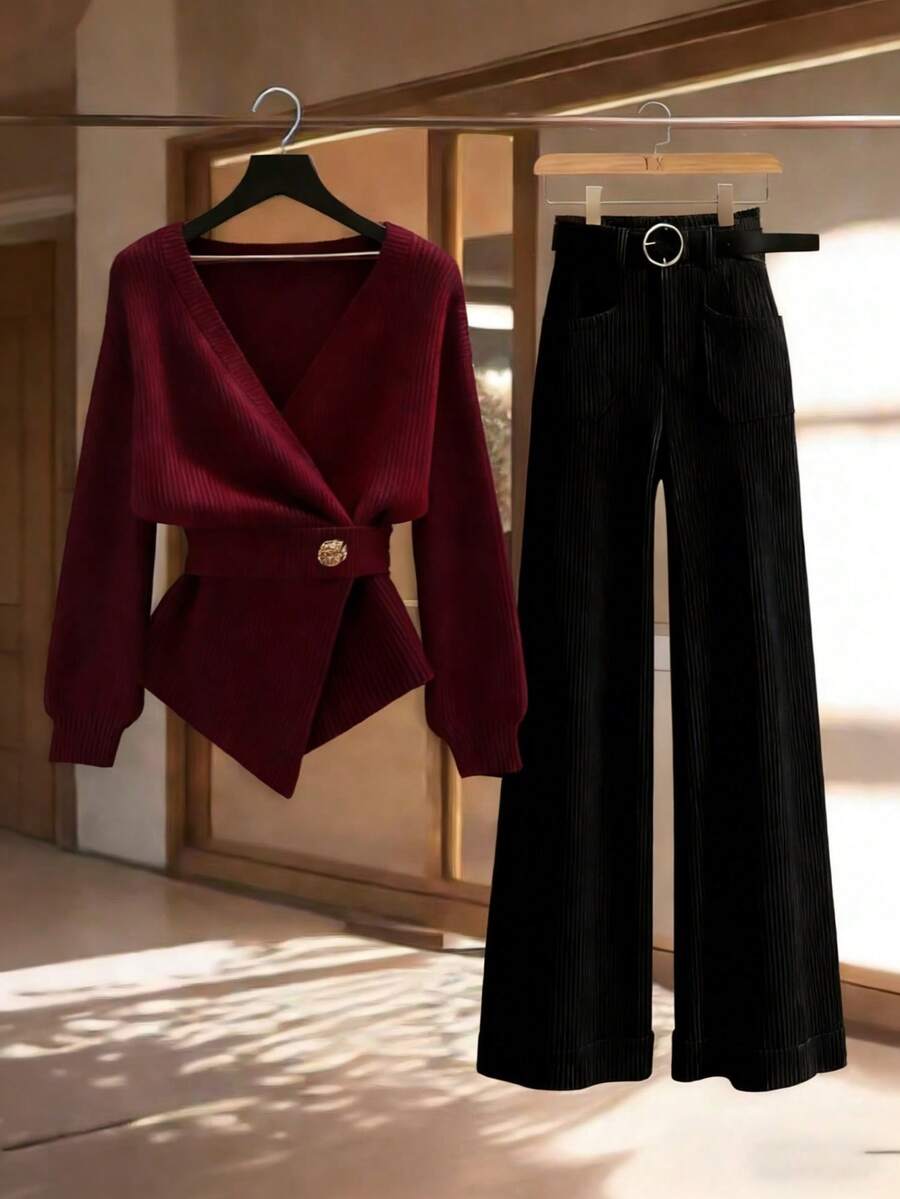 Franclia 女士两件套：V领立领长袖衬衫，袖口饰有细节，腰部收紧，金属纽扣点缀；高腰阔腿裤，前贴袋和腰带环，休闲时尚。