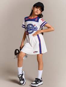 Radiana فستان كاجوال متوسط الطول مع حرف وشعار في طراز رجعي للفتيات المراهقات،على شكل قميص رياضي عصري قصير الأكمام، مناسب لارتداء الصيف البارد، مجموعة Girls Chroma Select، عودة إلى المدرسة بطراز كوري، أزياء رياضية سهلة، تيشيرتات كرافيك للأطفال، ملابس رياضية أنيقة، إطلالات صيفية، جاهزة للتخرج - متعدد الألوان - مشاهدة 1