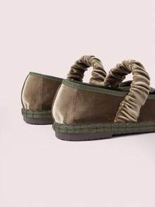 CUCCOO DOLLMOD Zapatos planos de estilo Mary Jane de terciopelo plisado elástico naranja brillante, elegantes y cómodos para mujer - Caqui / Verde - Ver 8