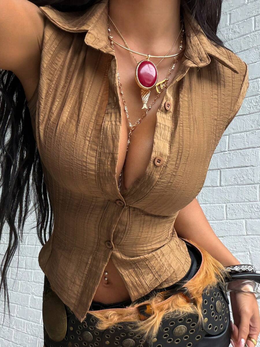 Jeanoix Áo sơ mi nữ màu trơn, cài một hàng cúc, tay áo bo gấu, dáng ôm. - màu nâu - Xem 1