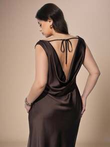 Maija 大码棕色连衣裙，优雅露背设计，垂领，露肩款式，适合派对、婚礼宾客、生日、商务、休闲、约会、办公室、度假等场合。 - 棕色 - 查看 3