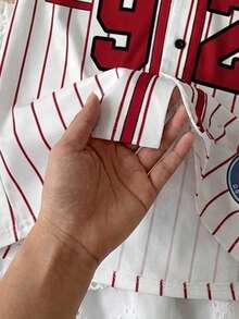 SHEIN EZwear 休闲运动街头风字母撞色条纹英文印花短袖衬衫，纽扣开襟，适合通勤、上学、日常休闲、旅行、运动、节日聚会等各种场合，四季皆宜。 - 彩色 - 查看 9