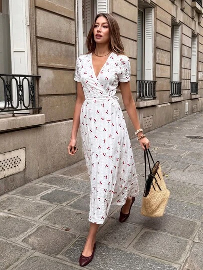 SHEIN PariChic Vestido feminino casual de manga curta com estampa de cereja e decote em V para férias.