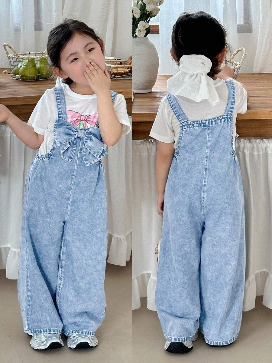 SHEIN Little Byeori 女童立体蝴蝶结蓝色牛仔宽松连体裤,儿童春夏休闲度假乡村波西米亚风服装,女童沙滩装,女童西部街头风服装,春假服装,锐舞派对服装,牛仔连体裤,女童度假服装 - 淺色水洗藍 - 查看 1