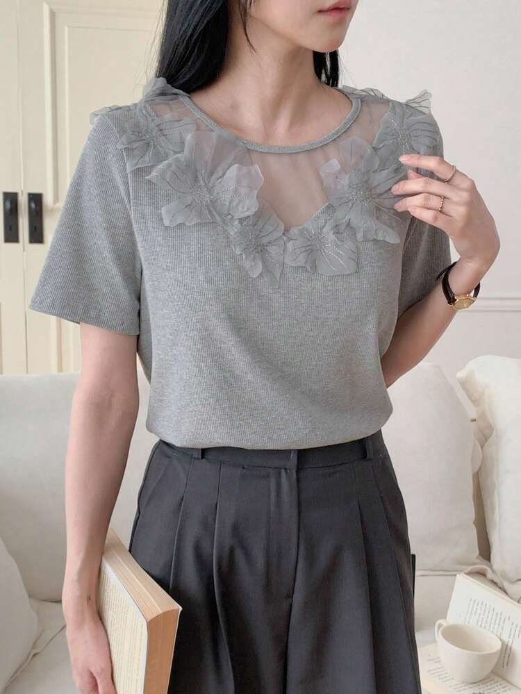 Loose Casual Lace Patchwork 3D Floral Decor "Old Money" Grey T-Shirt For Women, Suitable For Spring & Summer, Valentine's Day, Office Wear
