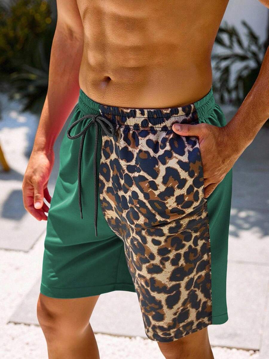 Palasendo Pantalones cortos de playa con cordón en la cintura, estampado de leopardo y parches para hombre - Multicolor - Ver 1
