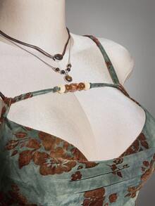 SHEIN ICON Đầm slip dáng rộng cỡ lớn kiểu vintage Y2K, cổ khoét sâu, xếp ly, đính hạt và chất liệu nhung, kiểu Trung Quốc cổ điển, thích hợp cho hẹn hò, tiệc tùng, du lịch, các buổi liên hoan. - Nhiều màu - Xem 6