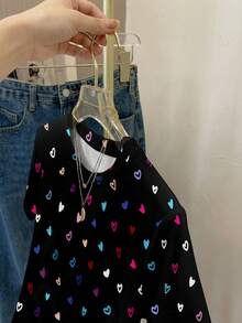 SHEIN LUNE 女士休闲简约爱心图案圆领短袖宽松T恤，适合春夏、情人节、嘉年华等场合穿着。可爱爱心图案T恤，休闲百搭。 - 彩色 - 查看 3