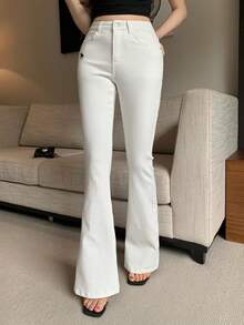 DAZY Women's Elegant White Contrast Embroidery Pattern Flare Jeans, Spring/Summer