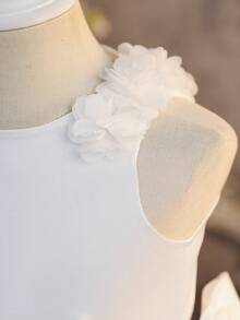 SHEIN 女童纯色3D立体花卉拼接圆领无袖休闲雪纺连衣裙 - 白色 - 查看 11