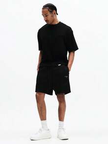 SUMWON 宽松抽绳腰带休闲夏季短裤，饰有小Logo，舒适宽松版型，纯色 - 黑色 - 查看 4