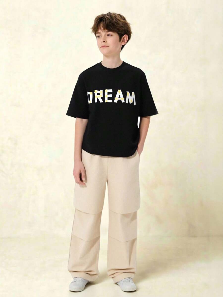 SHEIN Explorewe 男童休闲宽松套装,包含一件印有“DREAM”字母的短袖上衣和一条阔腿裤,裤腰采用松紧带设计,裤腿有层次感,适合夏季、街头、返校和日常穿着。 - 彩色 - 查看 1