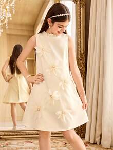 SHEIN 少女休闲优雅荷叶边领3D立体花朵装饰蝴蝶结后背纽扣无袖纯色连衣裙，法式连衣裙，香槟色连衣裙，适合婚礼、派对等场合