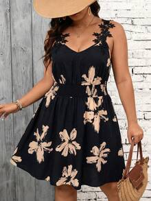 SHEIN Frenchy Đầm ngắn dáng chữ A thắt eo, họa tiết hoa, cỡ lớn, thích hợp cho kỳ nghỉ, thường ngày. - màu đen - Xem 6