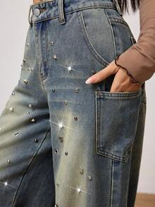 SHEIN PETITE Quần jeans ống rộng dáng suông mùa hè và xuân dành cho nữ, kiểu dáng sang trọng với đinh tán kim loại lấp lánh, túi phối màu tương phản, chất liệu denim mài rách. - Rửa trung bình - Xem 2