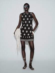 Lumivelle 佩斯利花纹下摆黑色底白色花朵娃娃迷你连衣裙 - 黑與白 - 查看 6