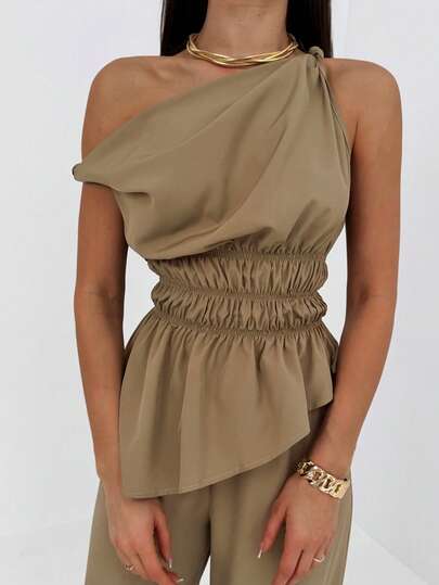 Aloruh Dam enfärgad asymmetrisk topp med axelband och vida byxor i moderiktig casual outfit