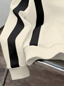 Manfinity Joysei 男士休闲日常通勤时尚街头字母印花撞色落肩宽松圆领卫衣，春秋季 - 淺卡其色 - 查看 4