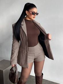 Dayanna Comas 女士复古时尚通勤棕色格子羊毛西装套装，包括修身西装外套 + 低腰短裤（带垫肩），秋冬两件套 - 棕色 - 查看 1