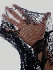 SHEIN PETITE 2025款，适合5-15℃，可叠穿，现代都市风格，黑色蕾丝面料，收腰修身剪裁，女士长裙，优雅百搭，适合日常穿着，新款春夏/夏季派对连衣裙 - 黑色 - 查看 12