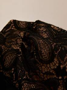 Swim Lushoire Bộ đồ bơi liền thân gợi cảm và thanh lịch được ưa chuộng toàn cầu, lý tưởng cho kỳ nghỉ biển, thiết kế xếp ly bên hông, phối ren ở phần cúp ngực, chất liệu vải đen trơn, đồ bơi liền thân thời trang. - màu đen - Xem 8