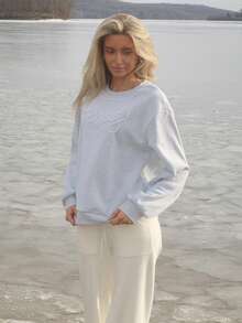 Sydney Algeri Moletom Casual Feminino com Decor de Laço de Pérola Falsa, Gola Redonda, Adequado para Outono/Inverno, Uso Diário, Passeios, Presentes Femininos, Presentes para Irmãs, Presentes para Mãe, Presentes para o Dia das Mães - Chumbo - Visão 4