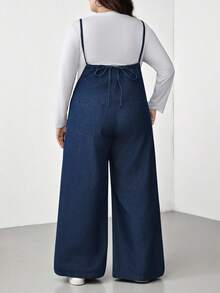 SHEIN CURVE+ 大码休闲宽松露背系带牛仔连体裤，春夏情人节嘉年华服装，通勤度假毕业时尚Y2K可爱街头风派对婚礼优雅商务休闲女式舒适大码牛仔背带裤，宽松版型阔腿设计，亲肤面料，带口袋 - 藍色 - 查看 7