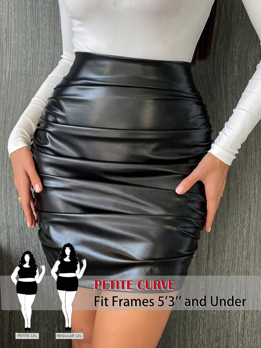SHEIN PETITE CURVE 大码女式纯色高腰褶皱PU皮革紧身迷你裙 - 黑色 - 查看 1