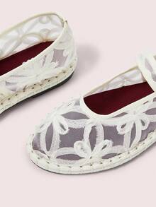 CUCCOO DOLLMOD Women's Fashionable Elegant Commuting 3D Floral Mesh Flats - Beige - View 8