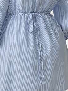 Solflare Vestido casual de y verano 2026, adecuado para salidas, fiestas, citas, cumpleaños, festivales de música, vuelta al colegio, viajes, San Valentín, Año Nuevo, uso en múltiples ocasiones, se puede usar como prenda exterior o en capas, a rayas azul y blanco, con detalle de nudo delantero, vestido camisa corto, tallas grandes - Azul y blanco - Ver 7