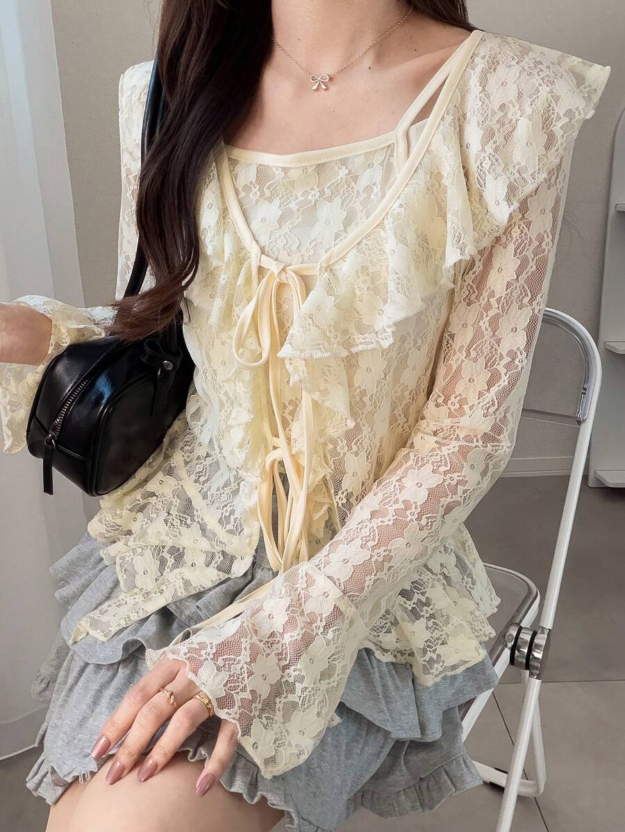 FRIFUL 两件套女士蕾丝吊带衬衫，荷叶边装饰，修身浪漫上衣套装 - 白色 - 查看 1