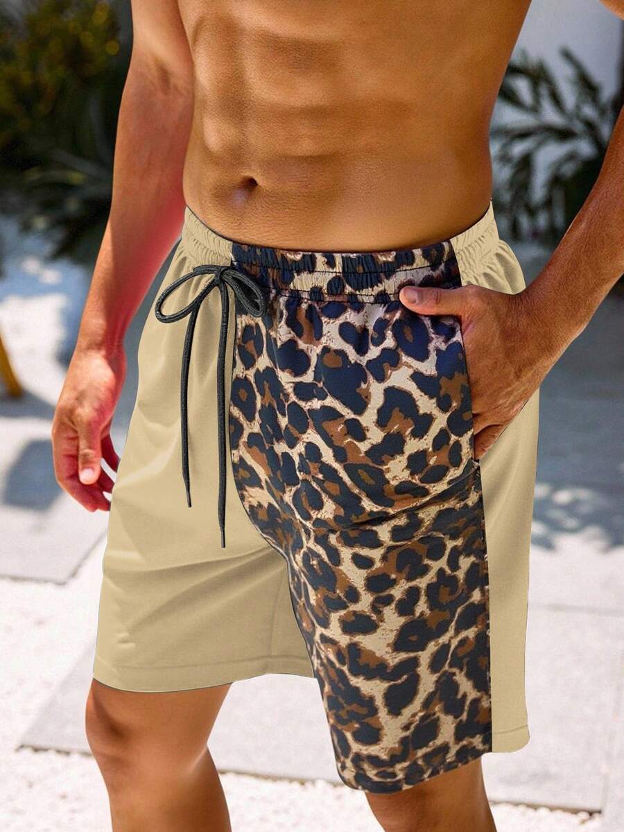 Manfinity KASUA Pantalones cortos de playa con estampado de leopardo de parche, cintura con cordón y bolsillo en diagonal, estilo de vacaciones de verano para hombres - Multicolor - Ver 1