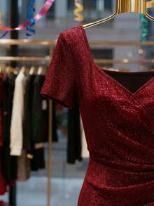 Franclia 女士纯色酒红色交叉方领褶皱腰身修身迷你连衣裙，酒红色连衣裙，红色连衣裙，假日，新年，情人节，夏季，约会 - 酒紅色 - 查看 3