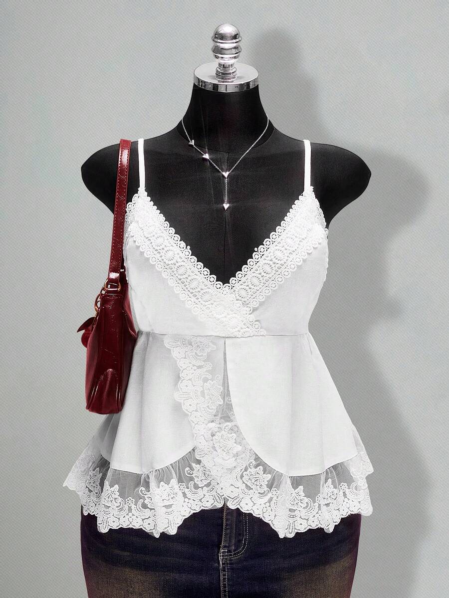 SHEIN ICON 女士加大码复古性感优雅基础休闲都市现代时尚个性化情人节V领拼接蕾丝边白色修身吊带背心 - 白色 - 查看 1