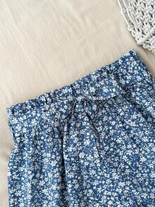 SHEIN 少女白色碎花宽松背心短裤套装，度假风，适合夏季穿着 - 藍白色 - 查看 5