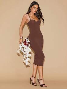 Silquee This Sexy, Figure-Hugging Brown Maxi Dress Boasts A Beautiful Cut And Is Made Of Highly Elastic Fabric For Exceptional Comfort. The Elastic Shoulder Straps Make It Suitable For Everyday Wear. Built-In Bra Pads Provide Excellent Support. Whether For Valentine's Day, A Date, A Night Out, Or An Evening Out, It's The Perfect Choice. A Brown Dress Is An Essential Fashion Item For Spring And Summer.Tight Body Shape,Carnival - Chocolate Brown - View 8