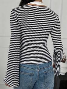 Zavorell Áo thun dài tay màu xám đính sequin, kiểu dáng thanh lịch, gợi cảm theo phong cách Mỹ thập niên 2000, cổ chữ V sâu, ôm sát, dành cho nữ. Một chiếc áo thời trang, thoải mái, phù hợp cho công sở hàng ngày, hoàn hảo cho mùa xuân và mùa hè. Phong cách gợi cảm thập niên 2000, phù hợp cho mùa xuân và mùa hè, và là lựa chọn quyến rũ cho việc đi làm văn phòng. - Đen và trắng - Xem 3