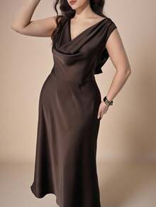 Maija 大码棕色连衣裙，优雅露背设计，垂领，露肩款式，适合派对、婚礼宾客、生日、商务、休闲、约会、办公室、度假等场合。 - 棕色 - 查看 5