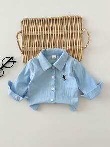 SHEIN Playful Pals 男嬰長袖鈕扣襯衫 水藍色刺繡 Polo 領正裝襯衫 開學季秋季休閒職業日格紋細節 - 藍色 - 查看 4