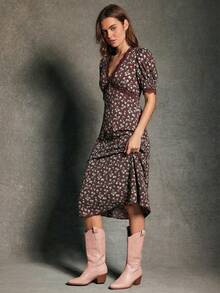 WESTFADE 碎花蕾丝V领泡泡袖中长吊带裙，适合春季、度假、夏季、春假、节日、休闲、可爱、波西米亚风、纳什维尔乡村音乐会、西部牛仔风等场合。 - 棕色 - 查看 4